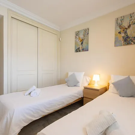 Marina Banús Apartment, Puerto Banús, Marbella. * Marbella